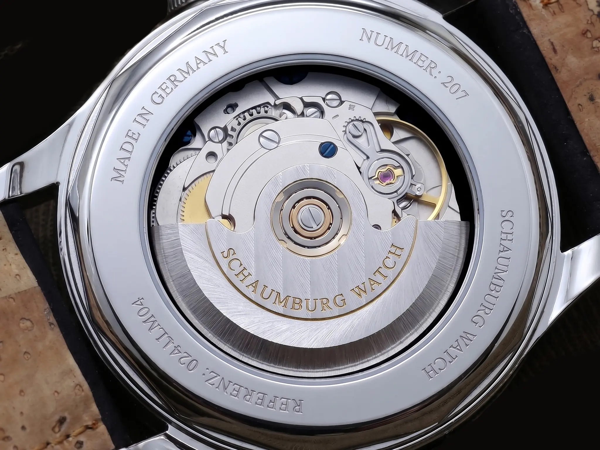 Hochauflösender Sichtboden der Little MooN mit SW-20ALM Automatikwerk