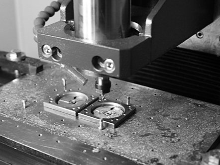 CNC-Fertigung von Werkteilen und Platinen bei Schaumburg Watch