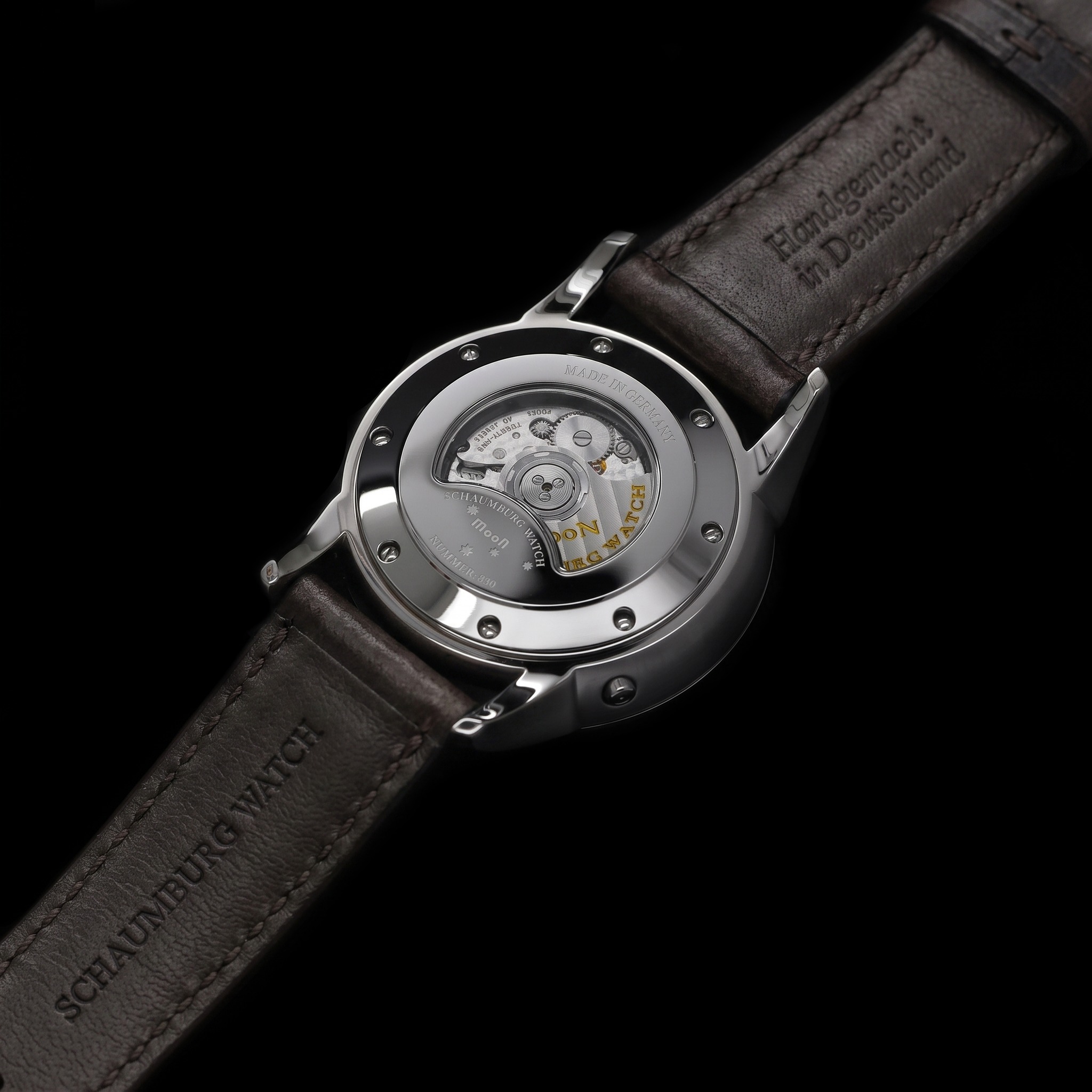 Halbmondförmig gestalteter Sichtboden einer Schaumburg Watch Perpetual MooN
